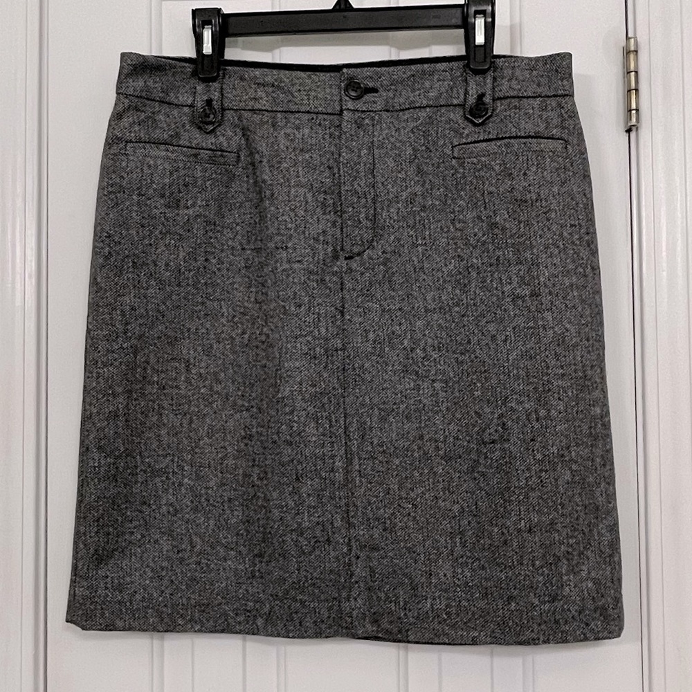 Eddie Bauer medium gray tweed wool blend skirt, size 12 tall.
